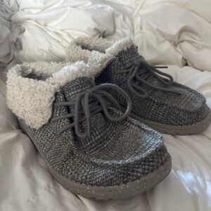 Hey dude Wendy fold fuzzy slippers